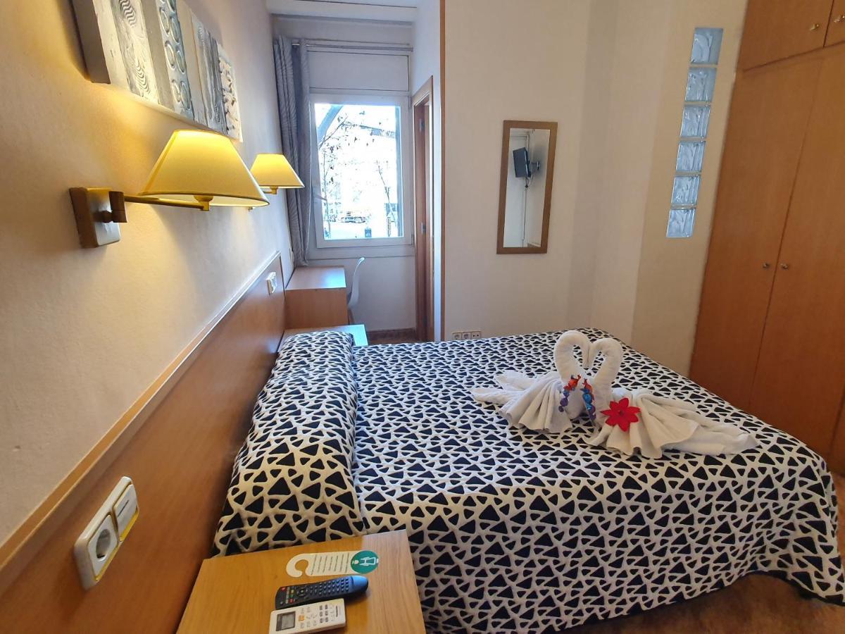 Hostal Rio De Castro Barcelona Zewnętrze zdjęcie